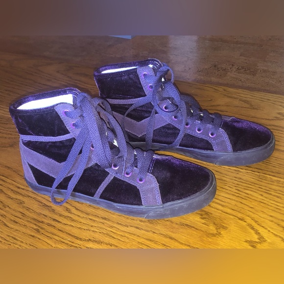 Pony Shoes - Pony Purple Velvet Sneakers. Size 7.5
